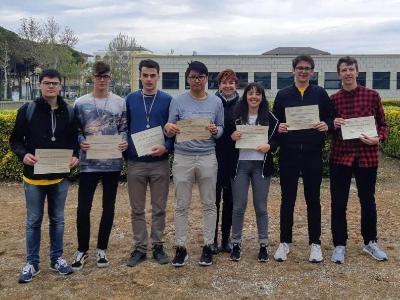 in foto da sinistra: Gorgò, De Pietri, Nevali, Wu, Prof.ssa Patelli, Bonaretti, Gilocchi, Pontiroli